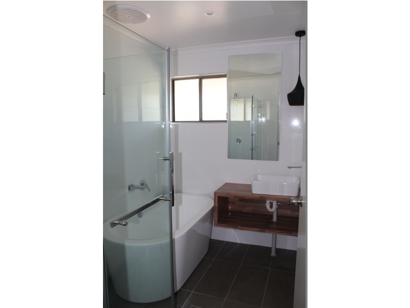 8 Rivoli Place, Emerald QLD 4720