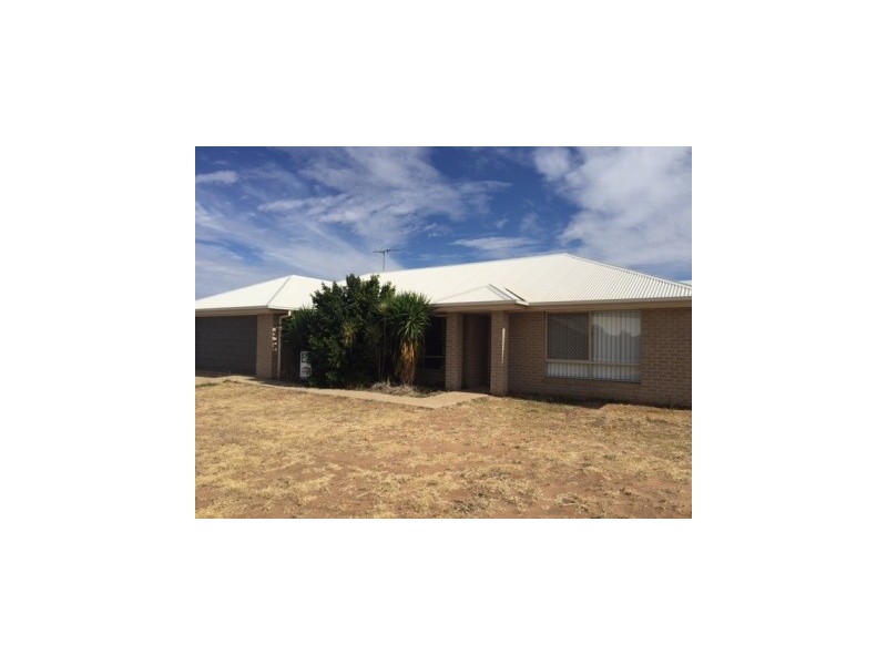 20 Scenic Drive, Emerald QLD 4720