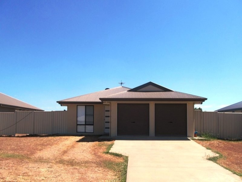 8 Baird Street, Emerald QLD 4720