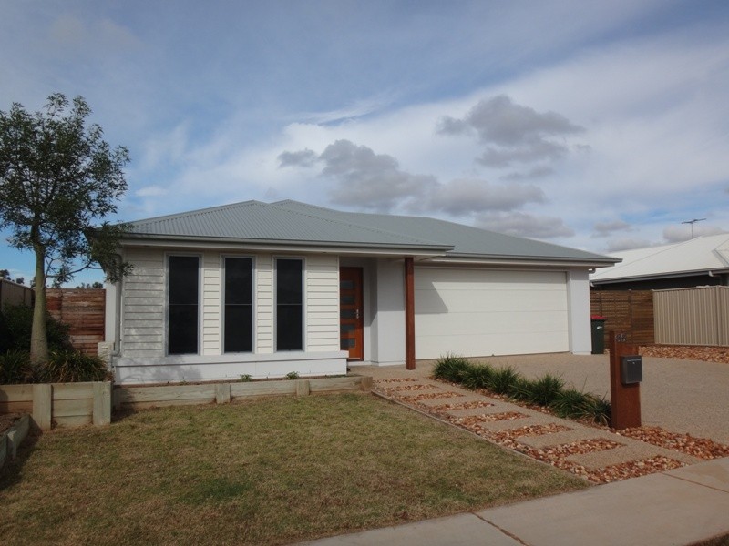 65 Canterbury Road, Emerald QLD 4720