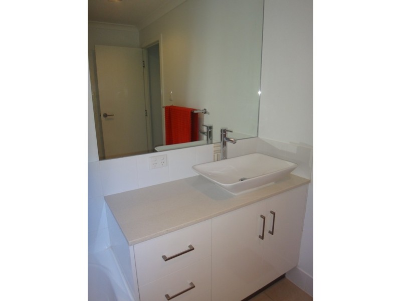 65 Canterbury Road, Emerald QLD 4720