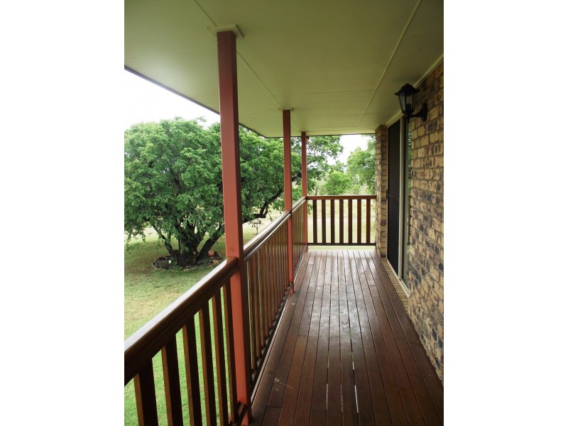77 Lakeview Drive, Emerald QLD 4720