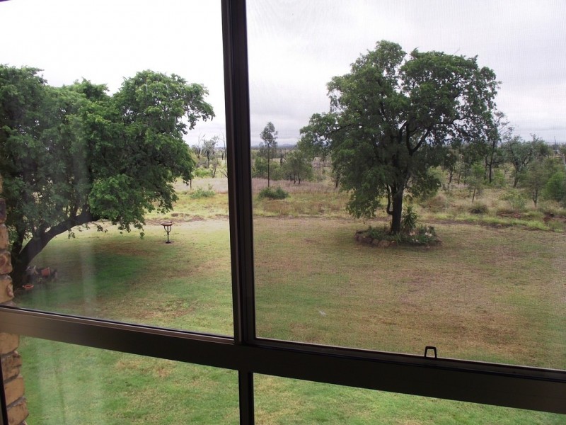 77 Lakeview Drive, Emerald QLD 4720