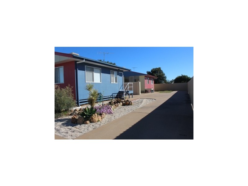 2/9 Vicki Close, Emerald QLD 4720