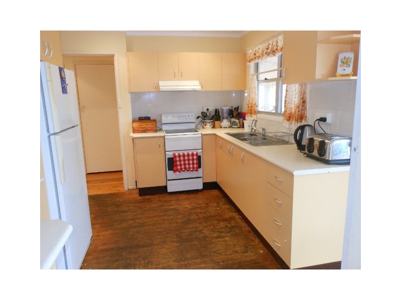 8 Victor Parade, Shoal Bay NSW 2315