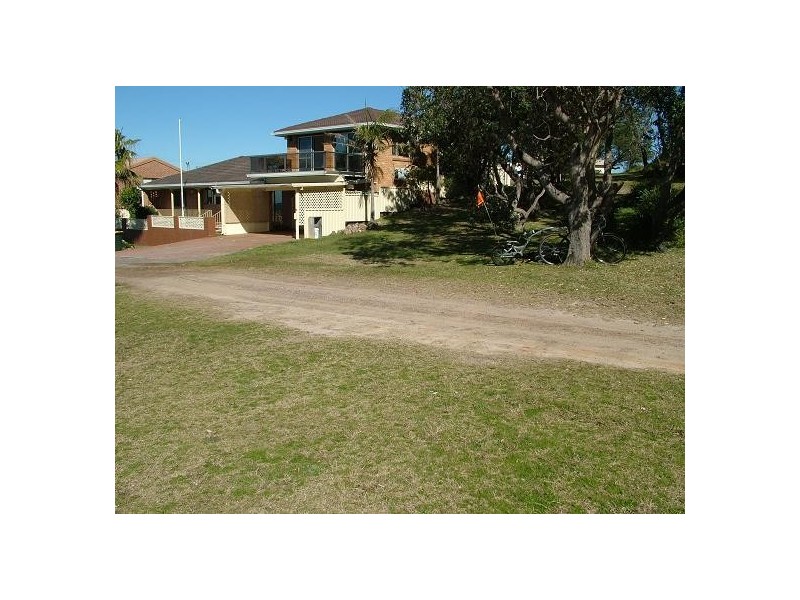 2 Lorna Street, Fishermans Bay NSW 2316