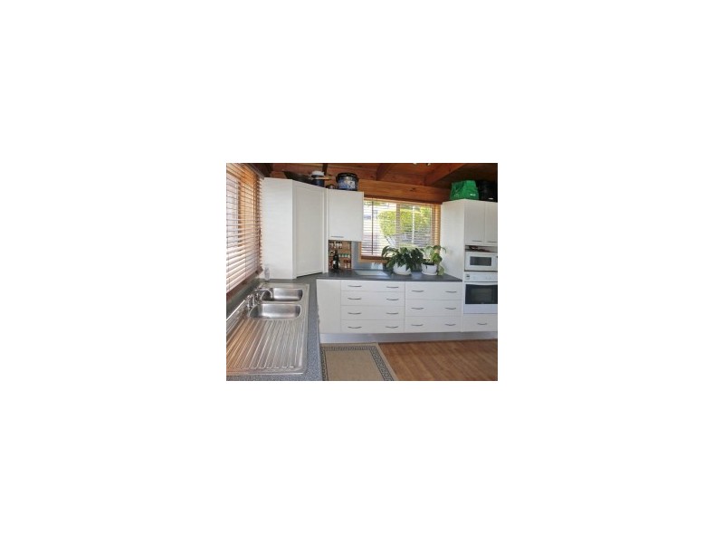 8 Lyndel Close, Soldiers Point NSW 2317