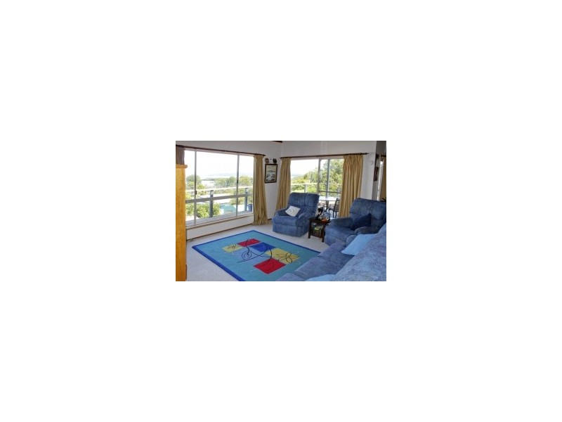 8 Lyndel Close, Soldiers Point NSW 2317