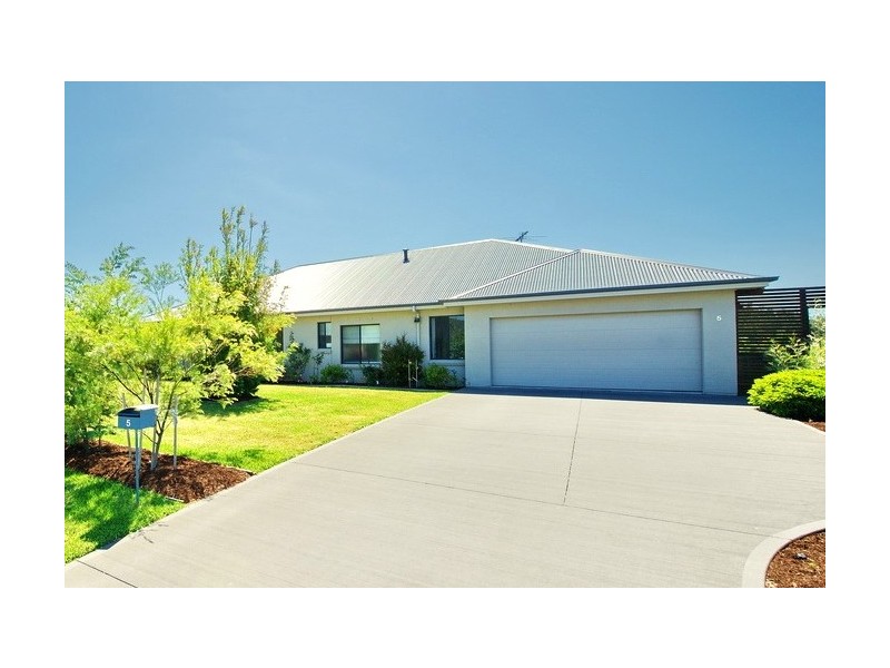 5 Echo Place, One Mile NSW 2316