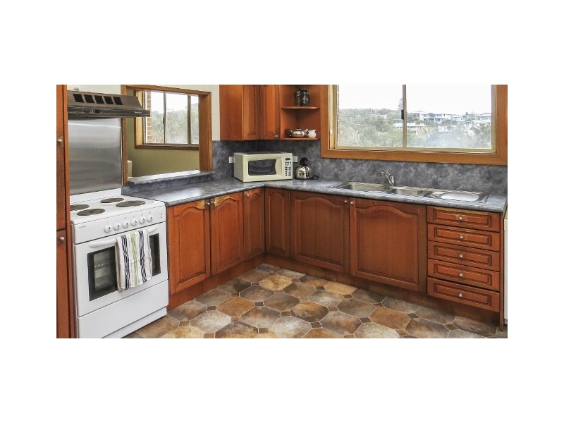 12 Pacific Street, Fishermans Bay NSW 2316