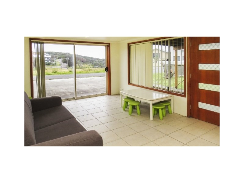 12 Pacific Street, Fishermans Bay NSW 2316