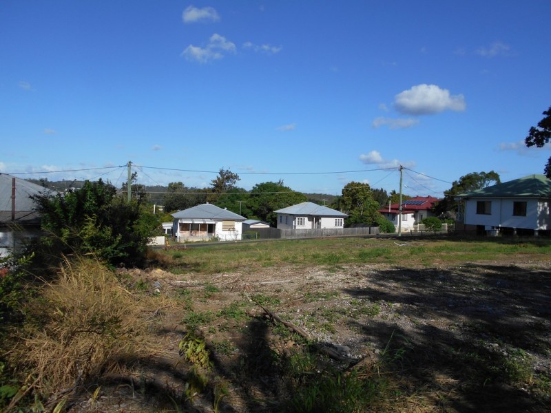 19 Walkers Lane, Booval QLD 4304
