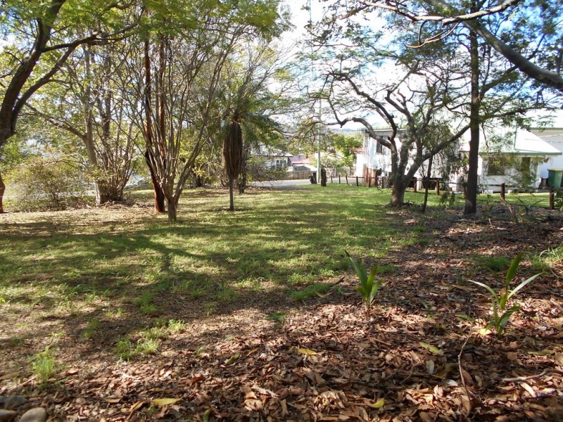 21 Walkers Lane, Booval QLD 4304