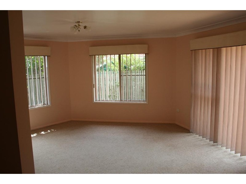 24 Hennenlotter Ct, Kearneys Spring QLD 4350