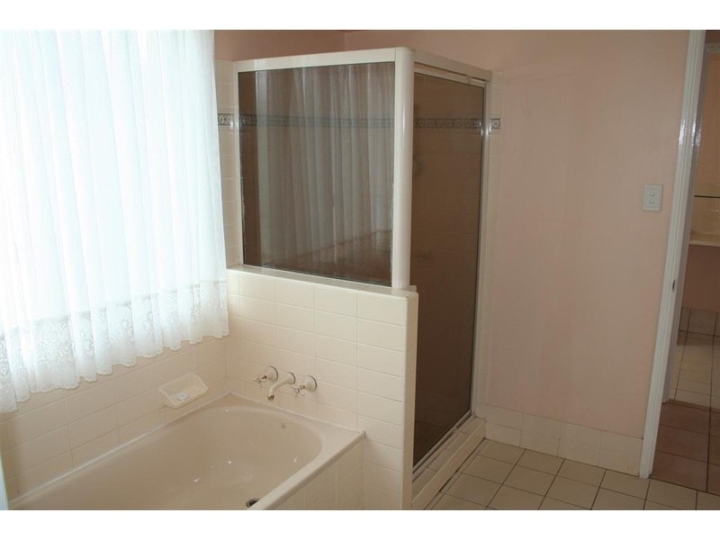 24 Hennenlotter Ct, Kearneys Spring QLD 4350