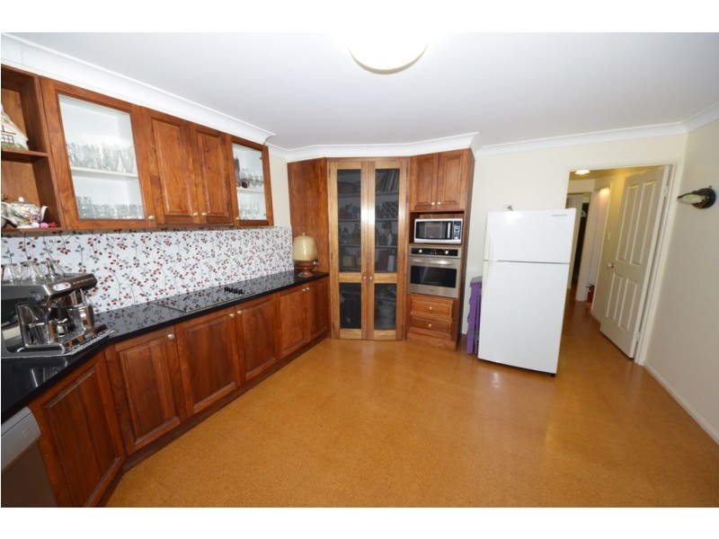 13 Berghofer Drive, Table Top, Withcott QLD 4352