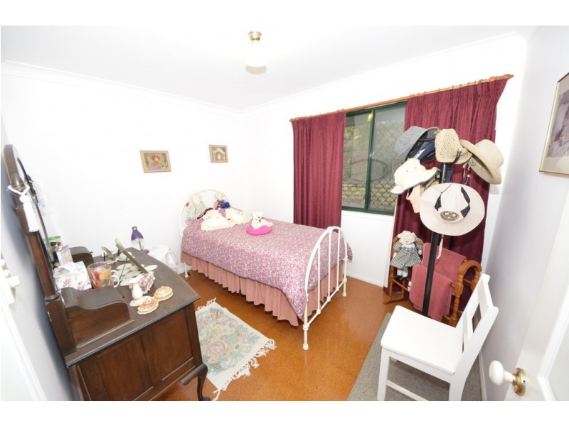 13 Berghofer Drive, Table Top, Withcott QLD 4352