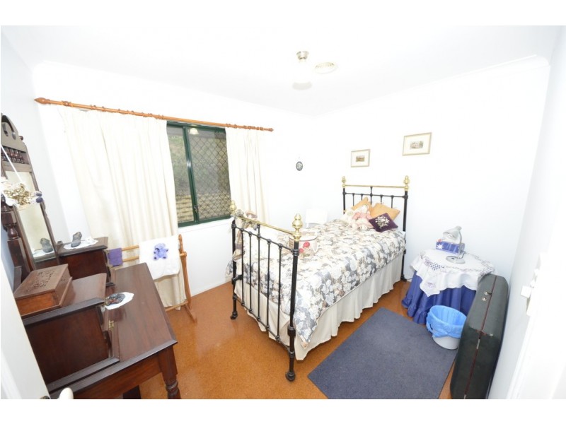 13 Berghofer Drive, Table Top, Withcott QLD 4352