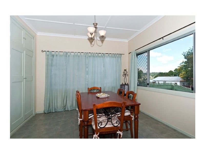 33 West Street, Newtown QLD 4350