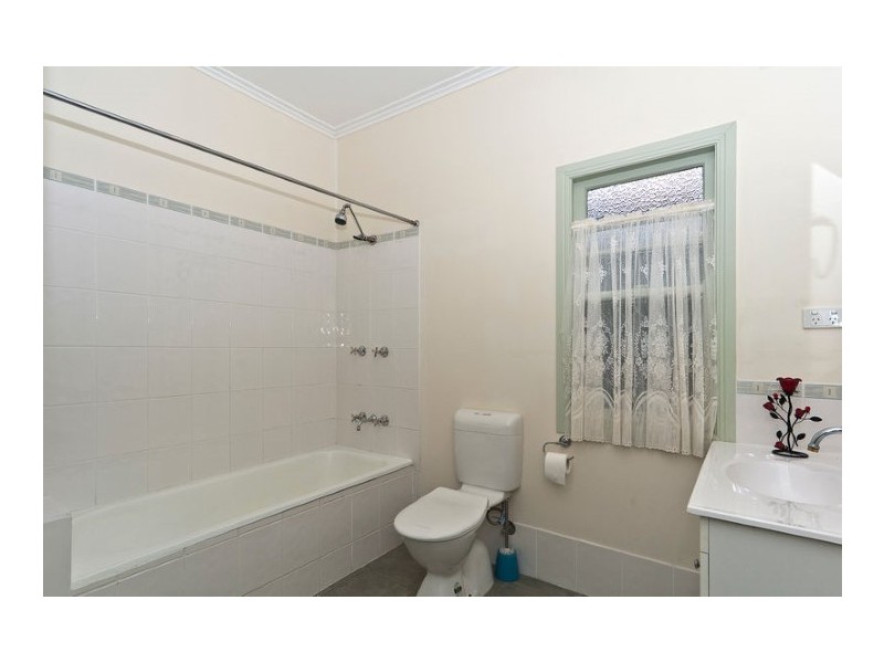 33 West Street, Newtown QLD 4350