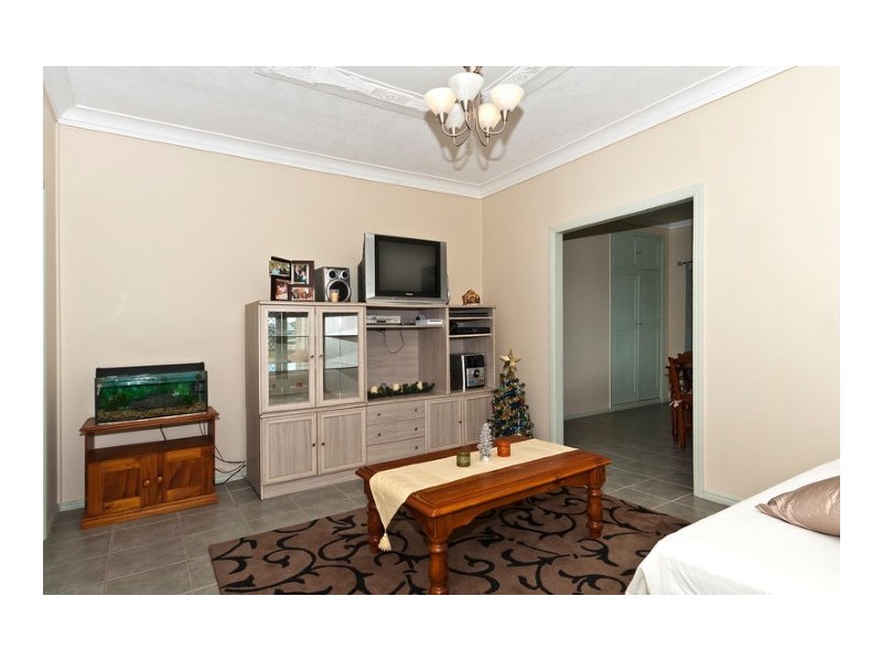 33 West Street, Newtown QLD 4350