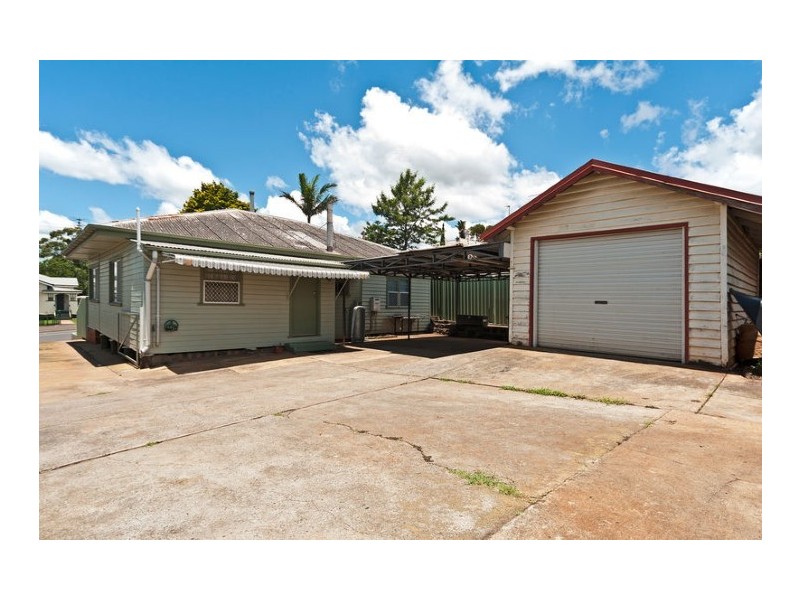 33 West Street, Newtown QLD 4350