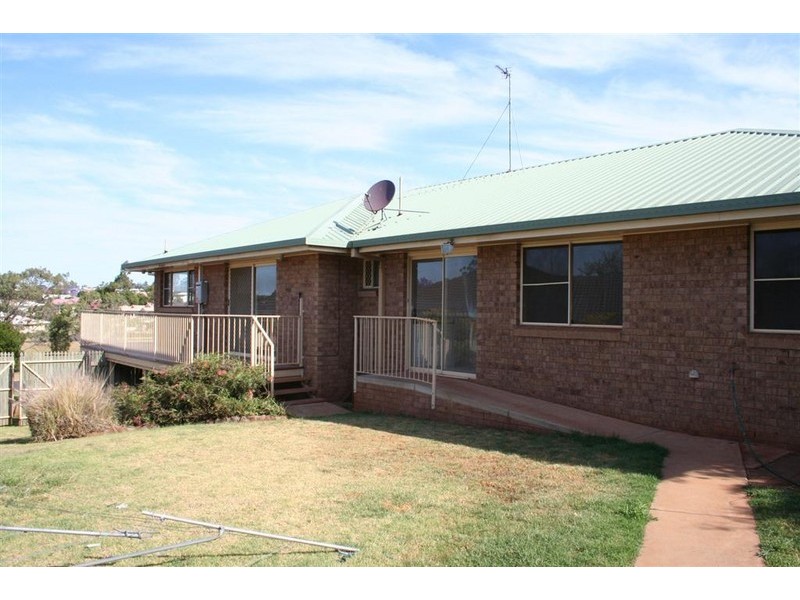 5 Tulip Court, Middle Ridge QLD 4350
