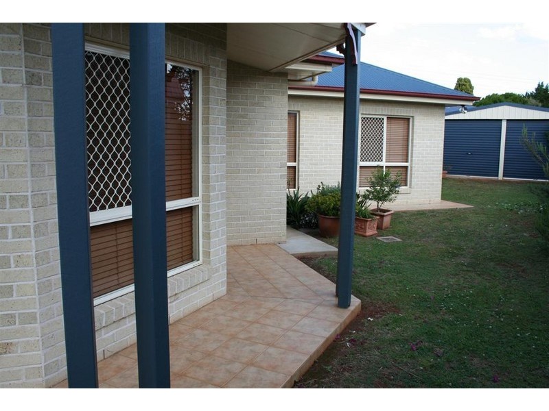 2  Hennenlotter, Kearneys Spring QLD 4350