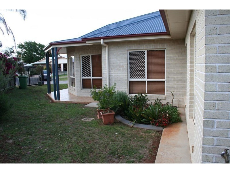 2  Hennenlotter, Kearneys Spring QLD 4350