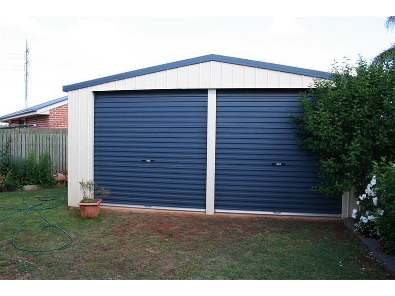 2  Hennenlotter, Kearneys Spring QLD 4350
