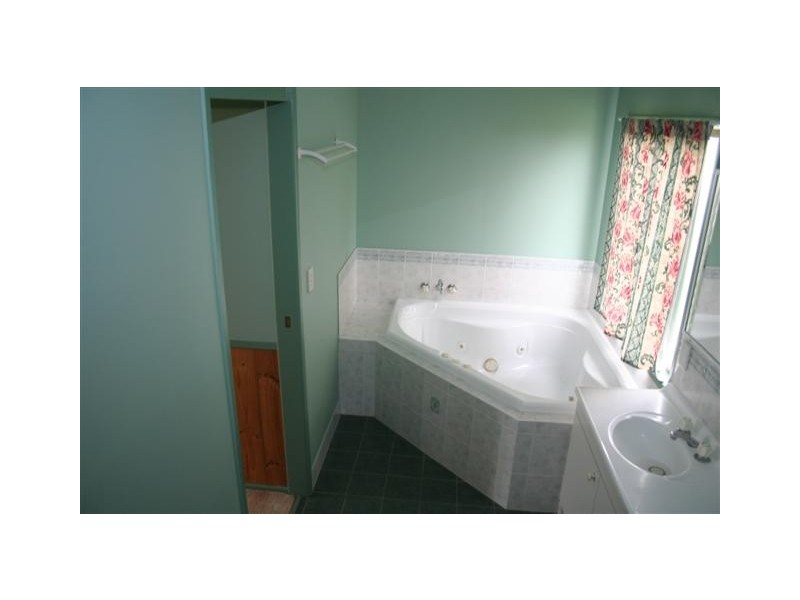 43 Railway Parade, Cambooya QLD 4358