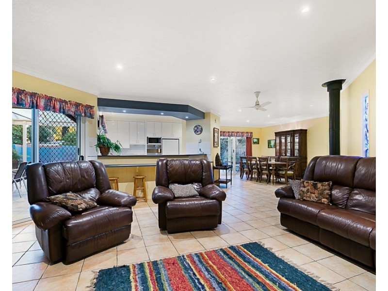 5 Paddington, Middle Ridge QLD 4350