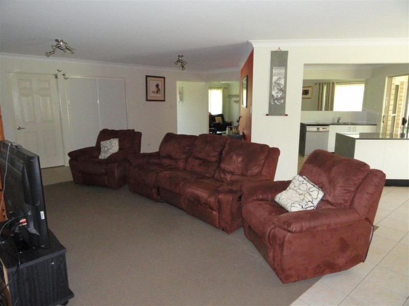 9 Pendoma Drive, Hodgson Vale QLD 4352