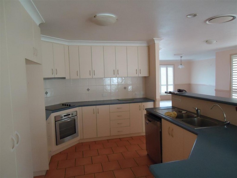 576 Hume Street, Middle Ridge QLD 4350