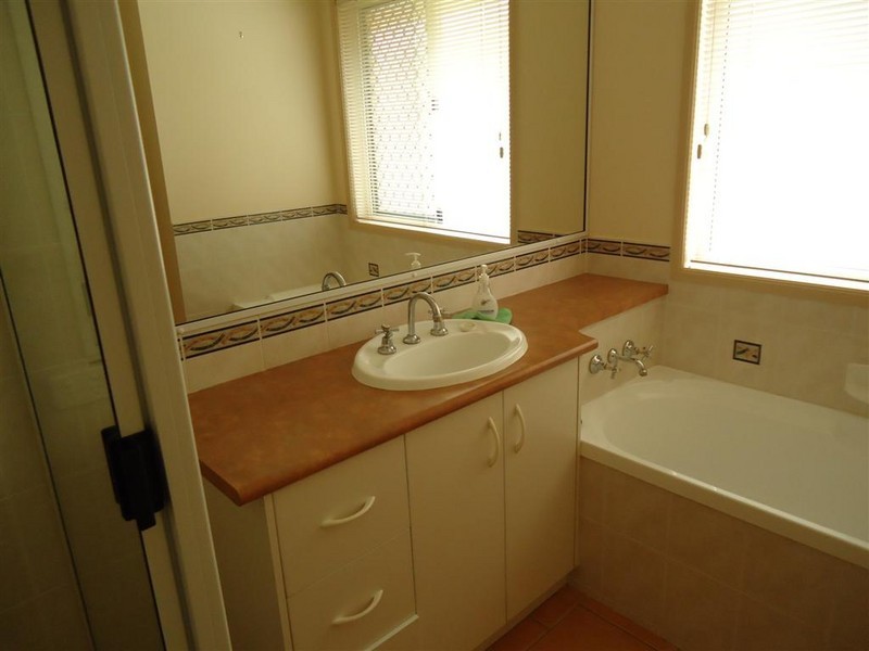 576 Hume Street, Middle Ridge QLD 4350