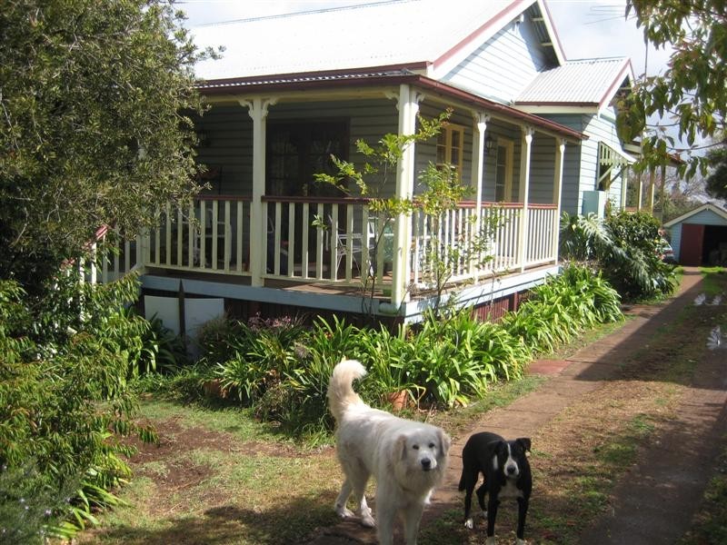 21 Glendower Street, Mount Lofty QLD 4350