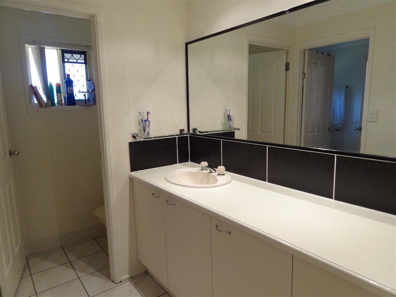 24 Perak Court, Tanah Merah QLD 4128