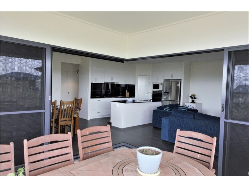 14 Hilltop Drive, Gowrie Junction QLD 4352