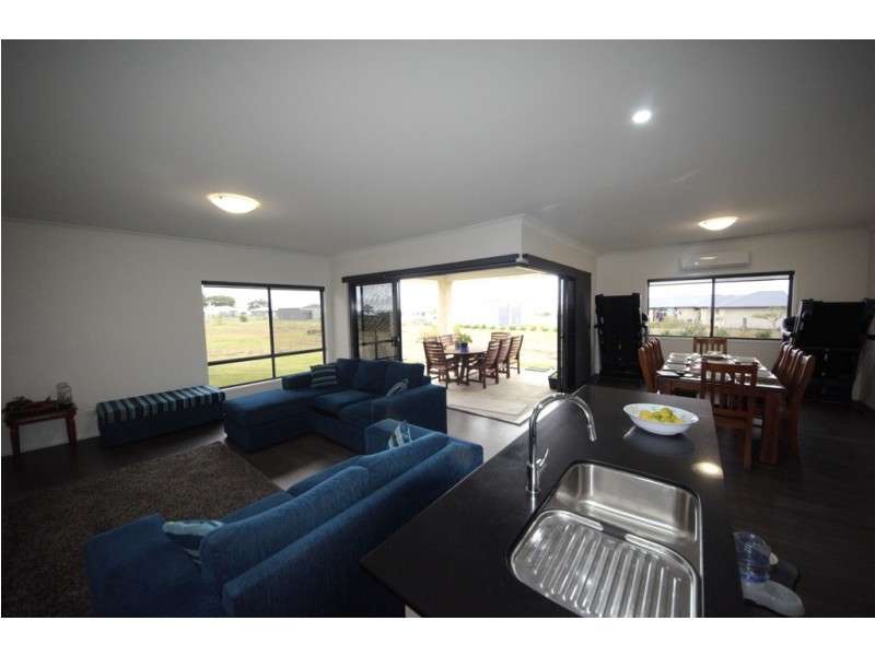 14 Hilltop Drive, Gowrie Junction QLD 4352