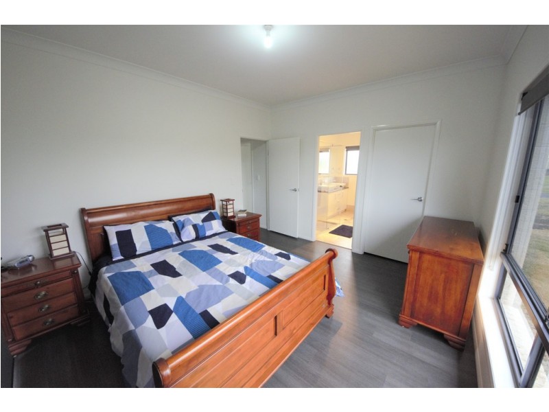 14 Hilltop Drive, Gowrie Junction QLD 4352