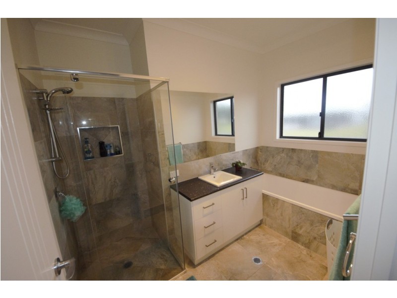 14 Hilltop Drive, Gowrie Junction QLD 4352