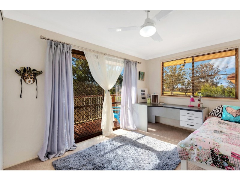 5 Jull Drive, Centenary Heights QLD 4350