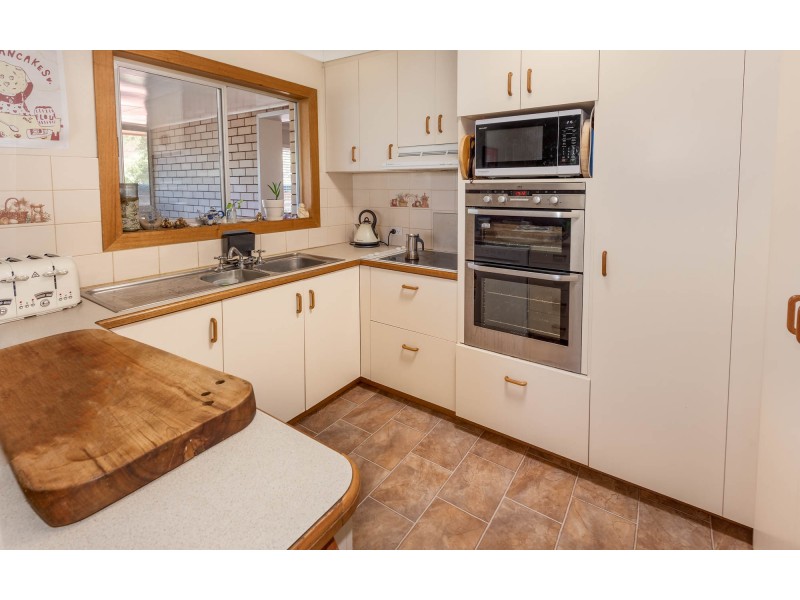 282 West Street, Kearneys Spring QLD 4350