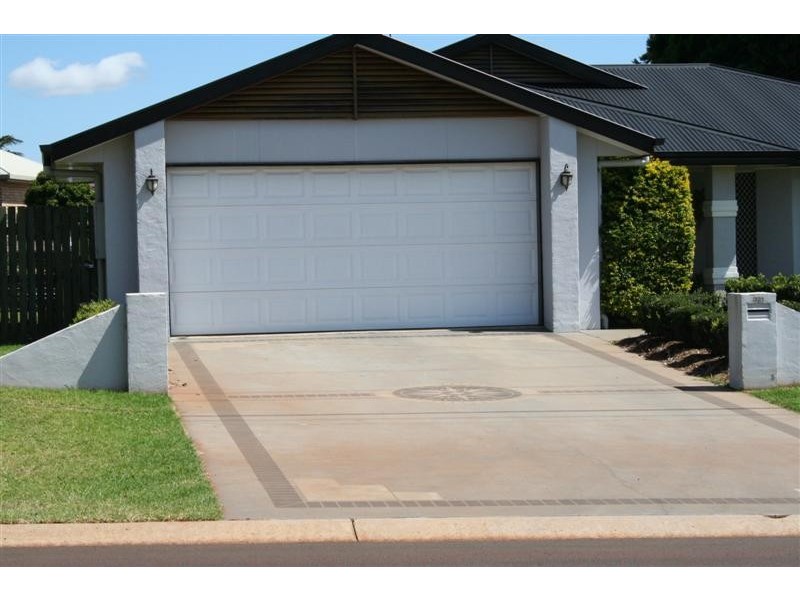 321 Ramsay Street, Middle Ridge QLD 4350