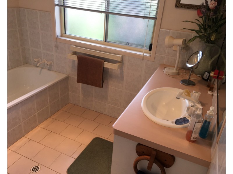 3 Suzanne Court, Kearneys Spring QLD 4350