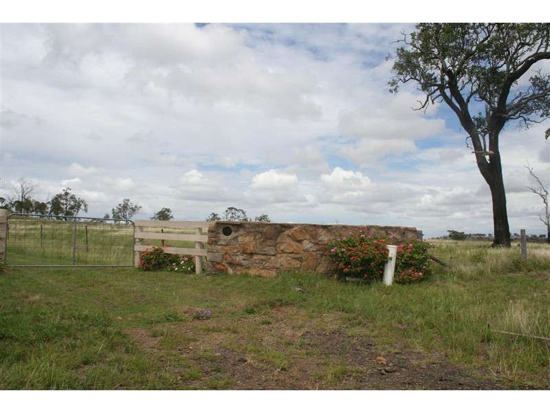 400 Savages road, Hodgson Vale QLD 4352