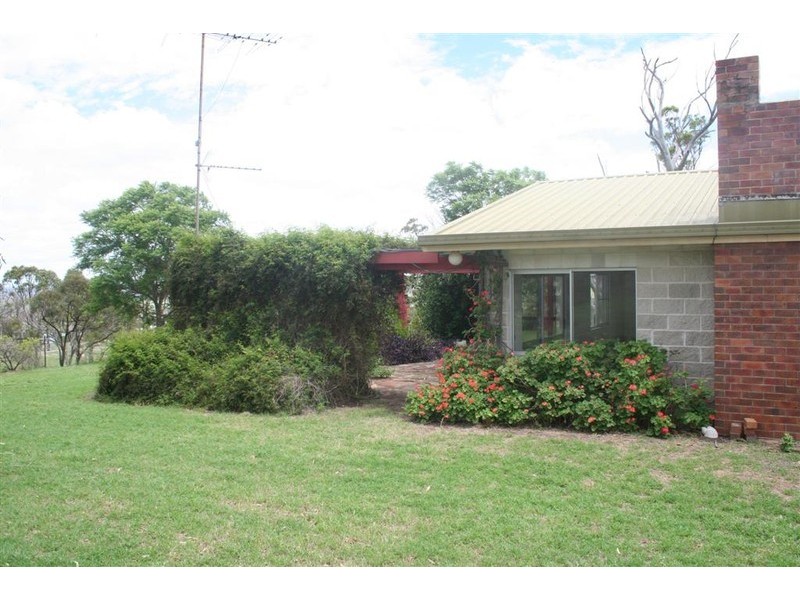 400 Savages road, Hodgson Vale QLD 4352