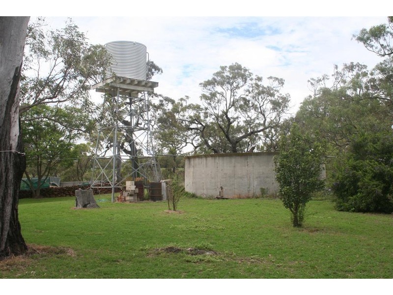 400 Savages road, Hodgson Vale QLD 4352