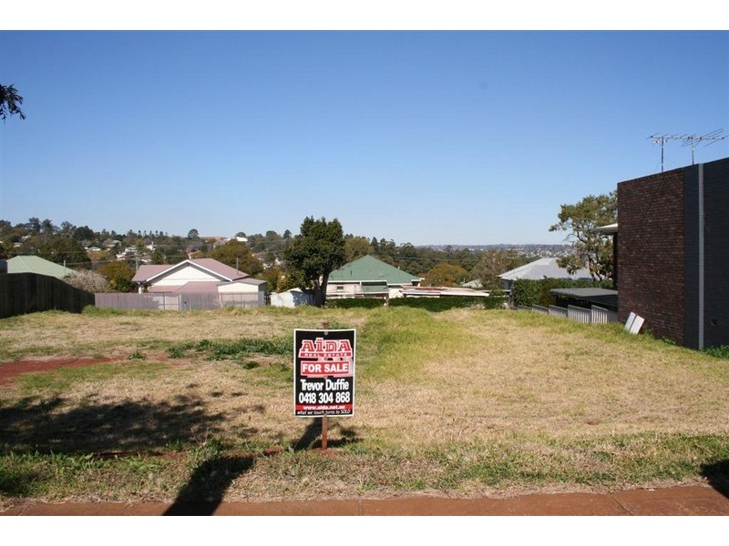 12 Flynn Street, Toowoomba QLD 4350