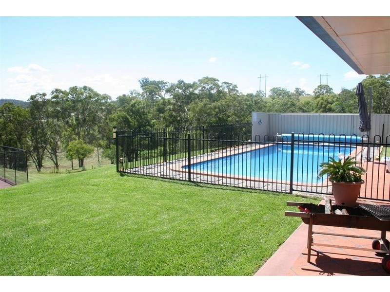 8 Echidna Cres, Hodgson Vale QLD 4352